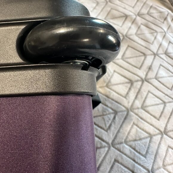 Travelon Carry On - Under-seat Rolling Bag - Purple - EUC - Picture 5 of 11